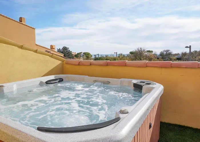 Semesterbostad Lovely In With Wifi Agde